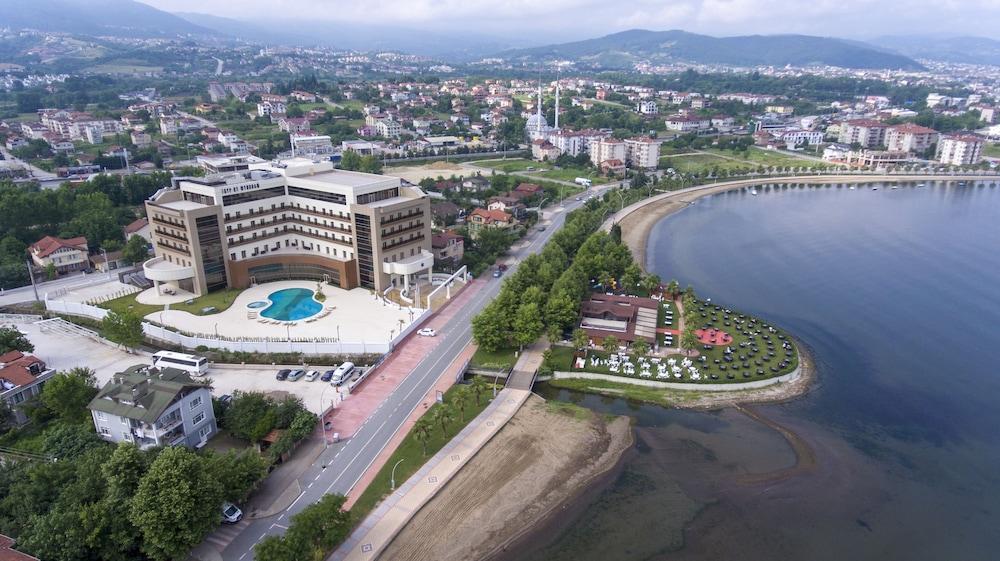 Hotel Tryp By Wyndham Izmit Kocaeli Exterior foto